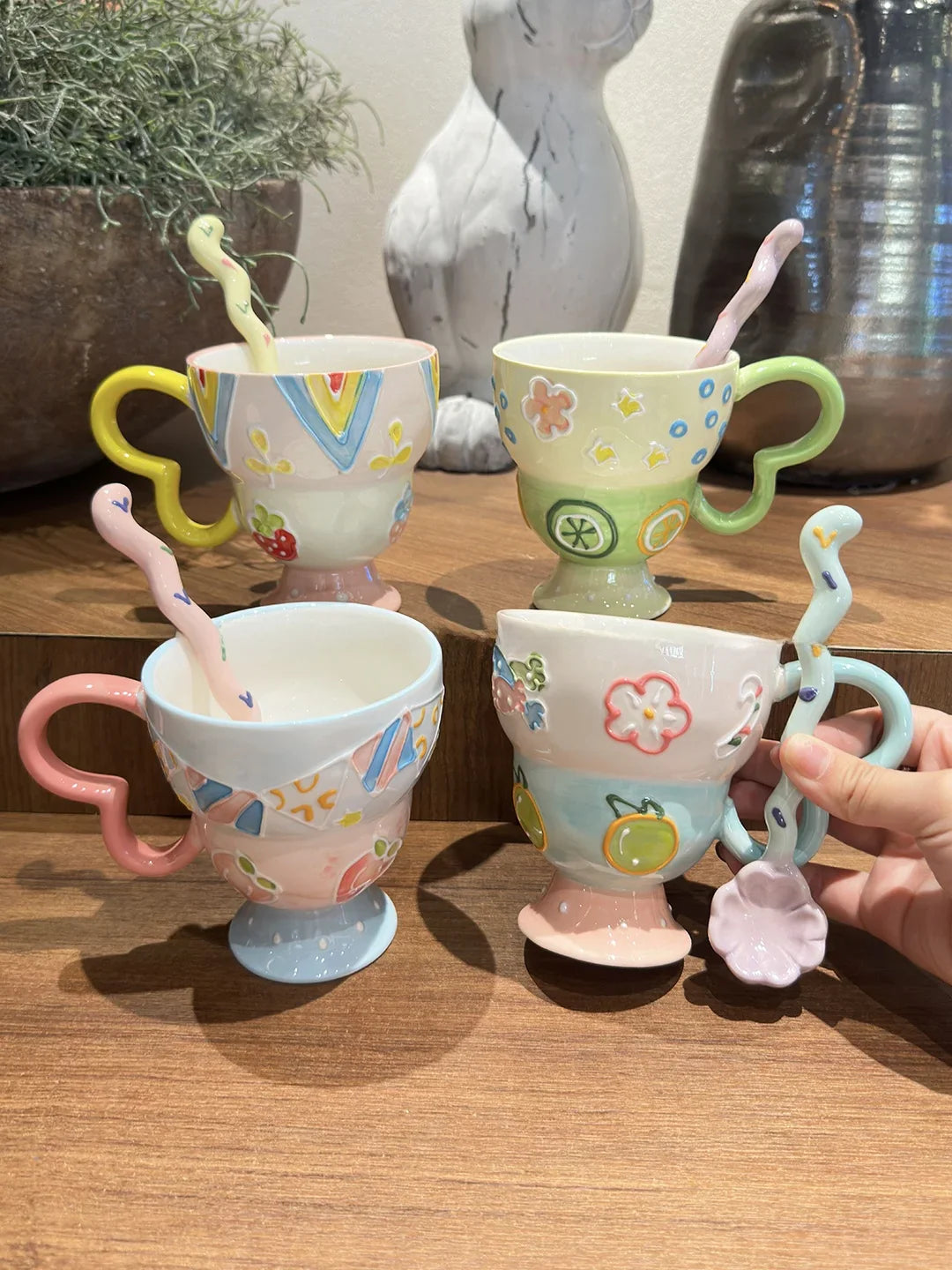 Hand-Painted Underglaze Cerc Mugs Cute Relief Design Birthday Gift for Women Couples Water Cups High Aesthetic Value